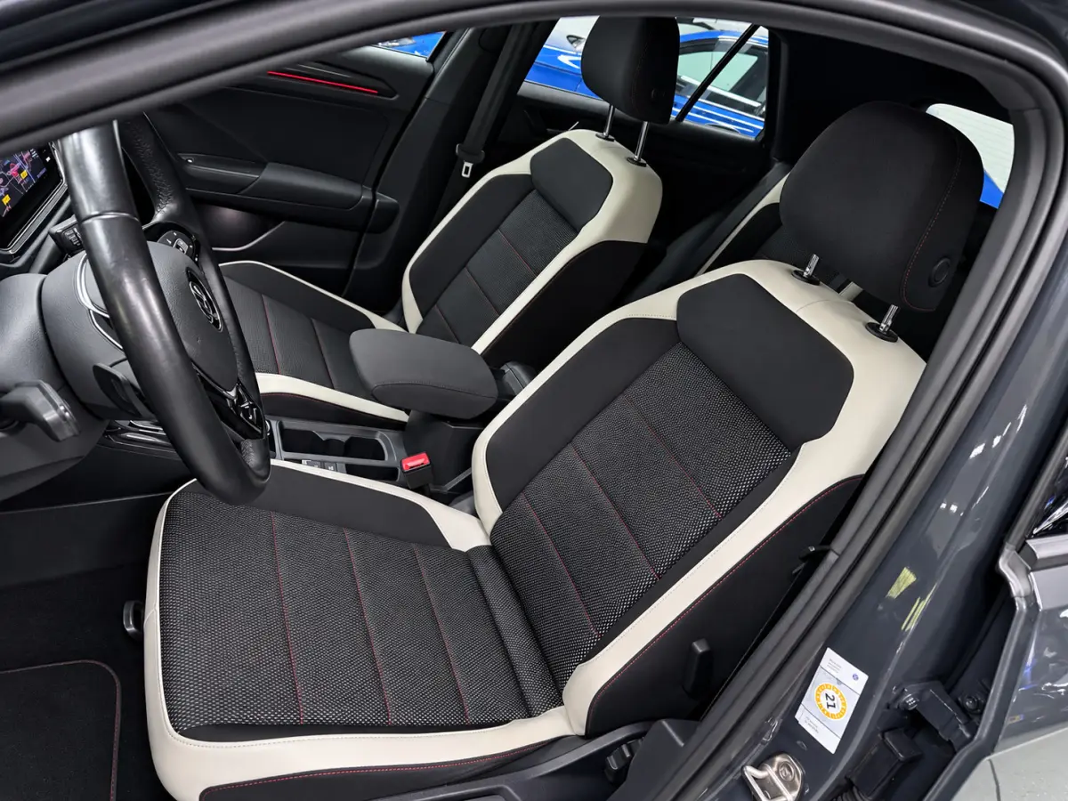 2.0 TSI 4Motion Sport R-LINE/NAVI/ECC/PDC/CRUISE/DSG