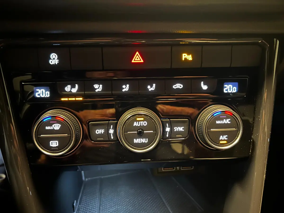 2.0 TSI 4Motion Sport R-LINE/NAVI/ECC/PDC/CRUISE/DSG