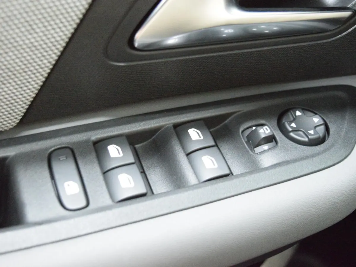 1.2 Hybrid 145pk Collection CAMERA MET SENSOREN | NAVI & CARPLAY | E.C.C. | STOELVERWARMING | UIT VOORRAAD LEVERBAAR