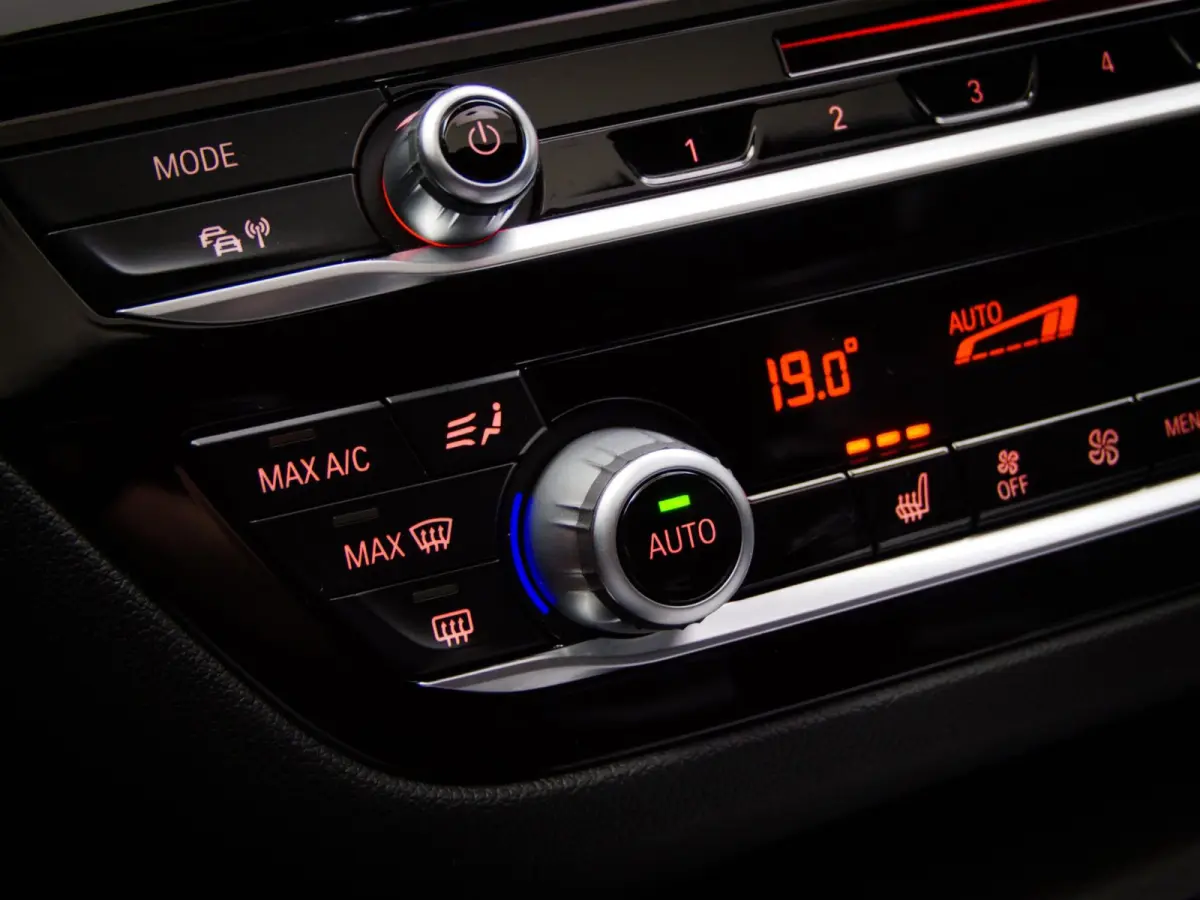 520i High Executive M-Sport (SFEERVERLICHTING, PANORAMADAK, HEAD-UP DISPLAY, NAVIGATIE PROFESSIONAL, STOELVERWARMING)