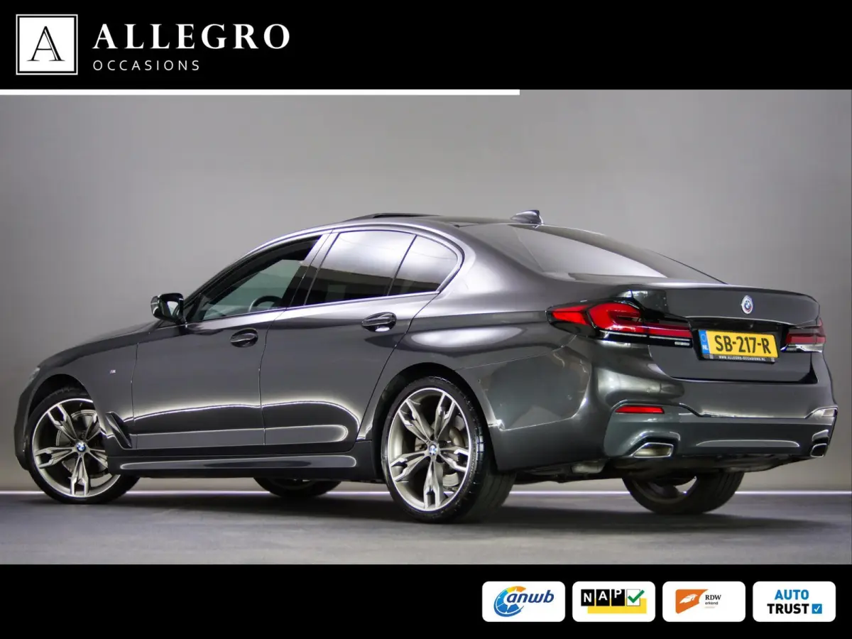 520i High Executive M-Sport (SFEERVERLICHTING, PANORAMADAK, HEAD-UP DISPLAY, NAVIGATIE PROFESSIONAL, STOELVERWARMING)