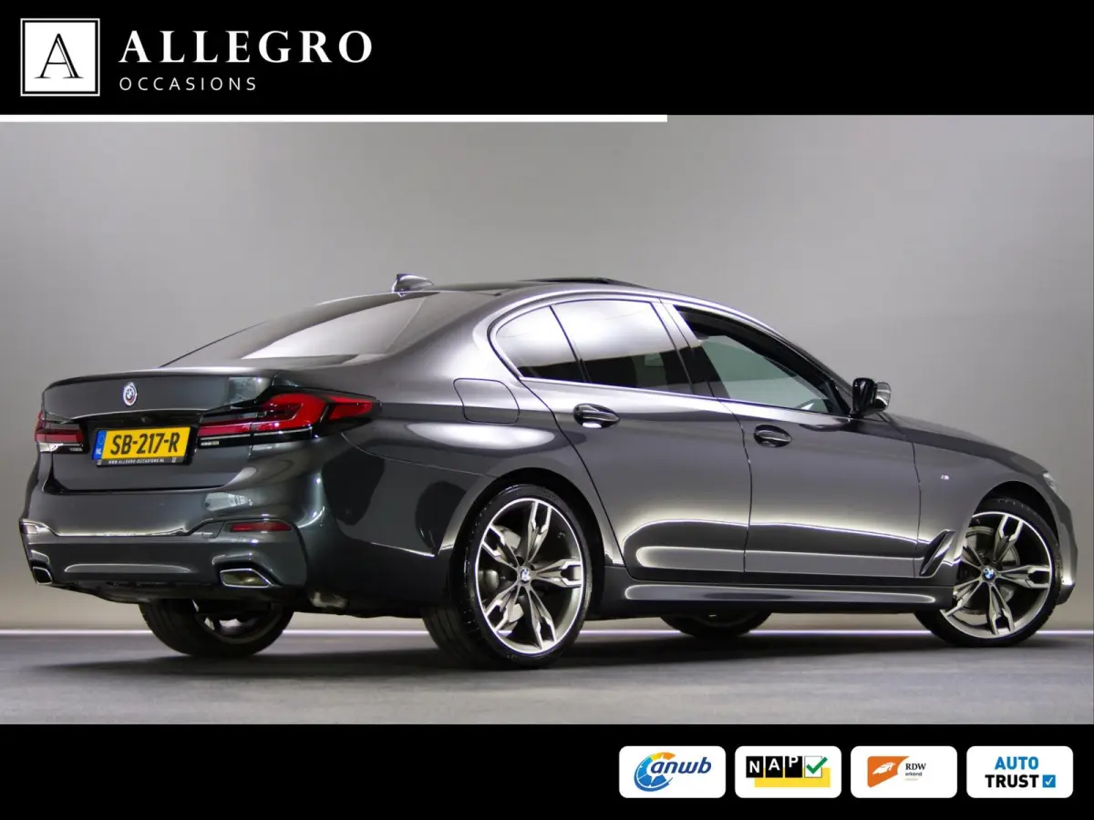 520i High Executive M-Sport (SFEERVERLICHTING, PANORAMADAK, HEAD-UP DISPLAY, NAVIGATIE PROFESSIONAL, STOELVERWARMING)