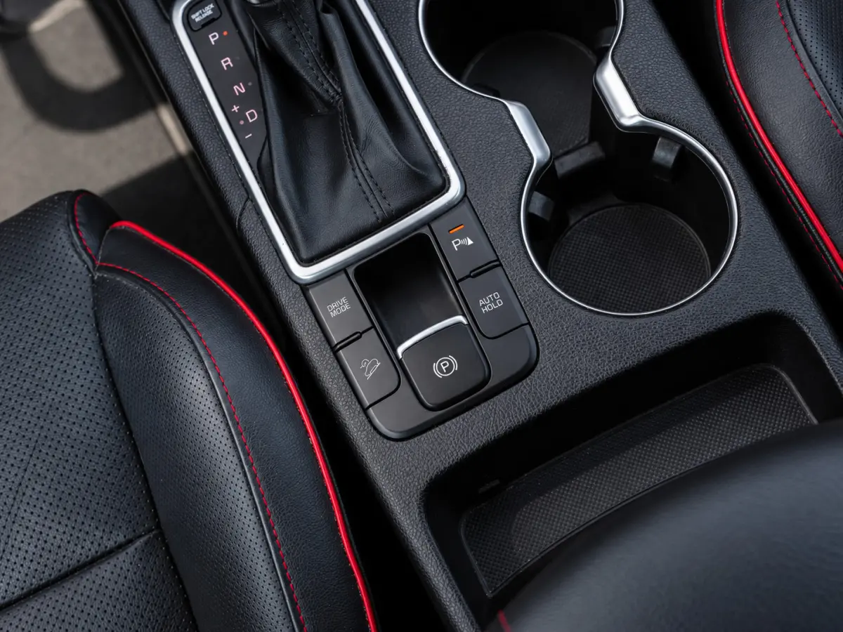 1.6 T-GDI GT-Line|PANO|JBL-AUDIO|TREKHAAK|19''
