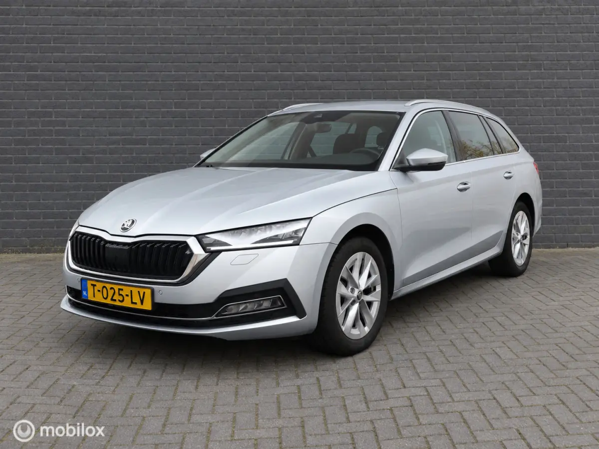 Combi 1.0 e-TSI Business Edition Plus | DSG | Apple CarPlay | Sensoren V+A | Navi | Stoelverwarming voor | LED | Virtual Cockpit