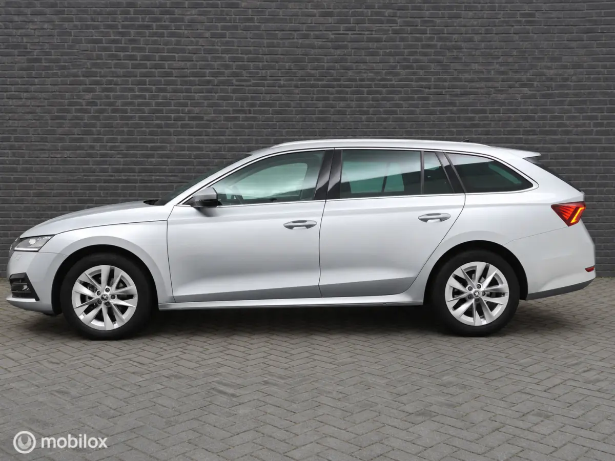 Combi 1.0 e-TSI Business Edition Plus | DSG | Apple CarPlay | Sensoren V+A | Navi | Stoelverwarming voor | LED | Virtual Cockpit