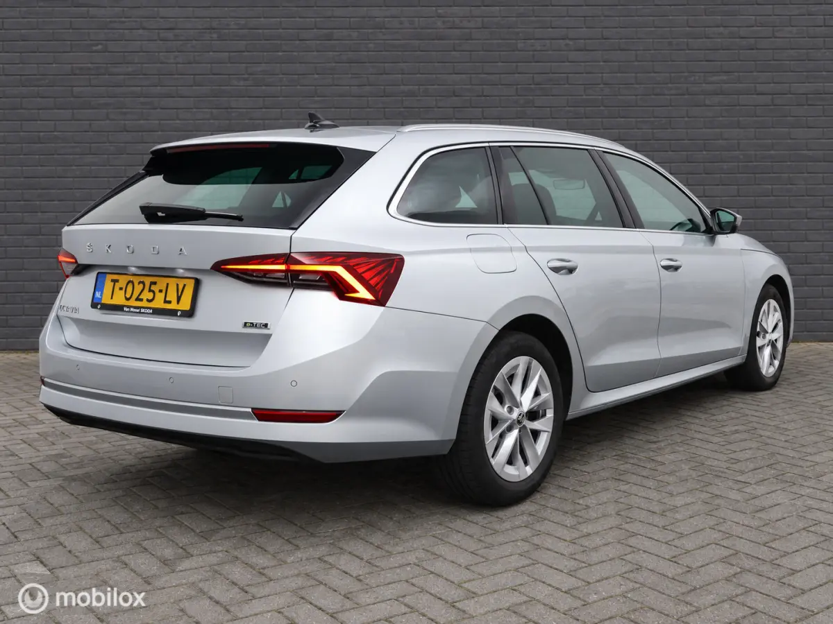 Combi 1.0 e-TSI Business Edition Plus | DSG | Apple CarPlay | Sensoren V+A | Navi | Stoelverwarming voor | LED | Virtual Cockpit