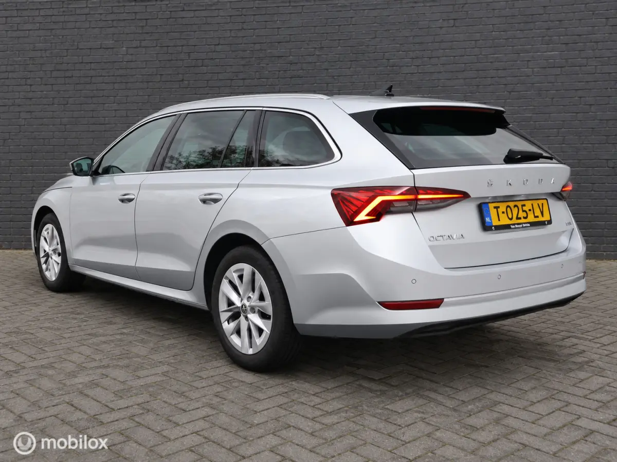 Combi 1.0 e-TSI Business Edition Plus | DSG | Apple CarPlay | Sensoren V+A | Navi | Stoelverwarming voor | LED | Virtual Cockpit