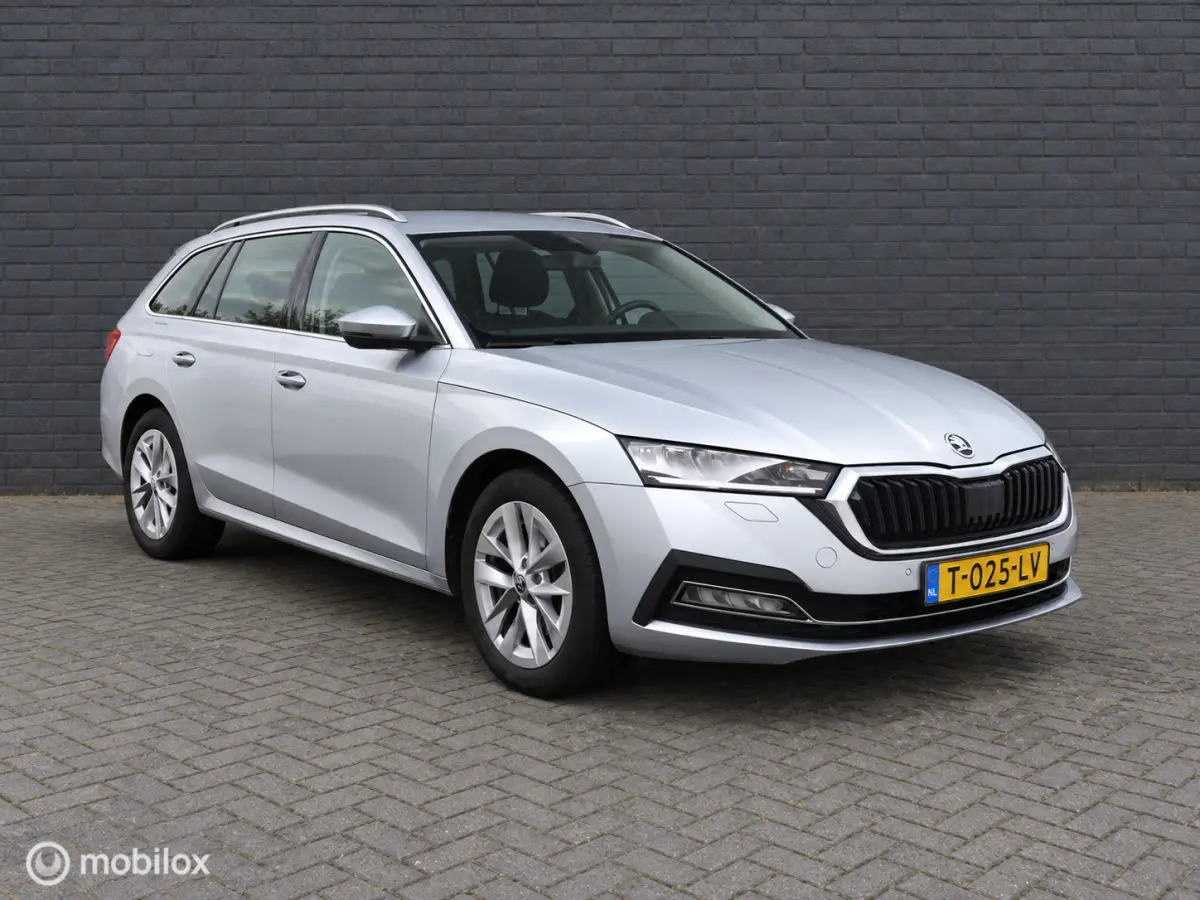 Combi 1.0 e-TSI Business Edition Plus | DSG | Apple CarPlay | Sensoren V+A | Navi | Stoelverwarming voor | LED | Virtual Cockpit