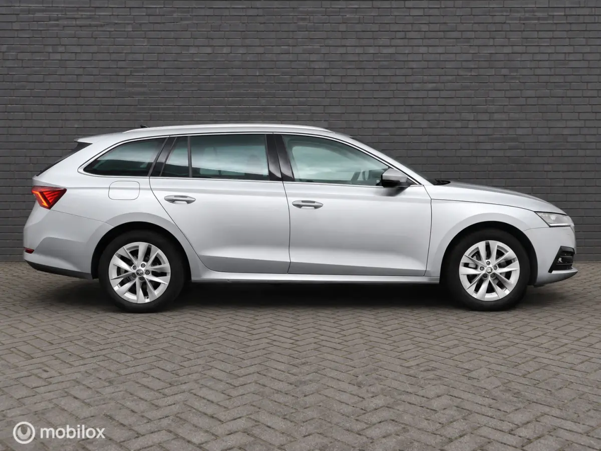 Combi 1.0 e-TSI Business Edition Plus | DSG | Apple CarPlay | Sensoren V+A | Navi | Stoelverwarming voor | LED | Virtual Cockpit