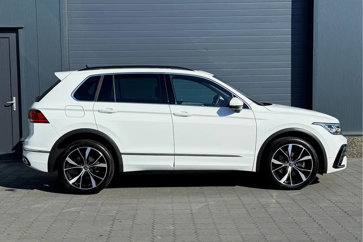 1.4 TSI eHybrid R-Line 245pk PANO LEER IQ LIGHT TREKHAAK 20" 360 CAMERA