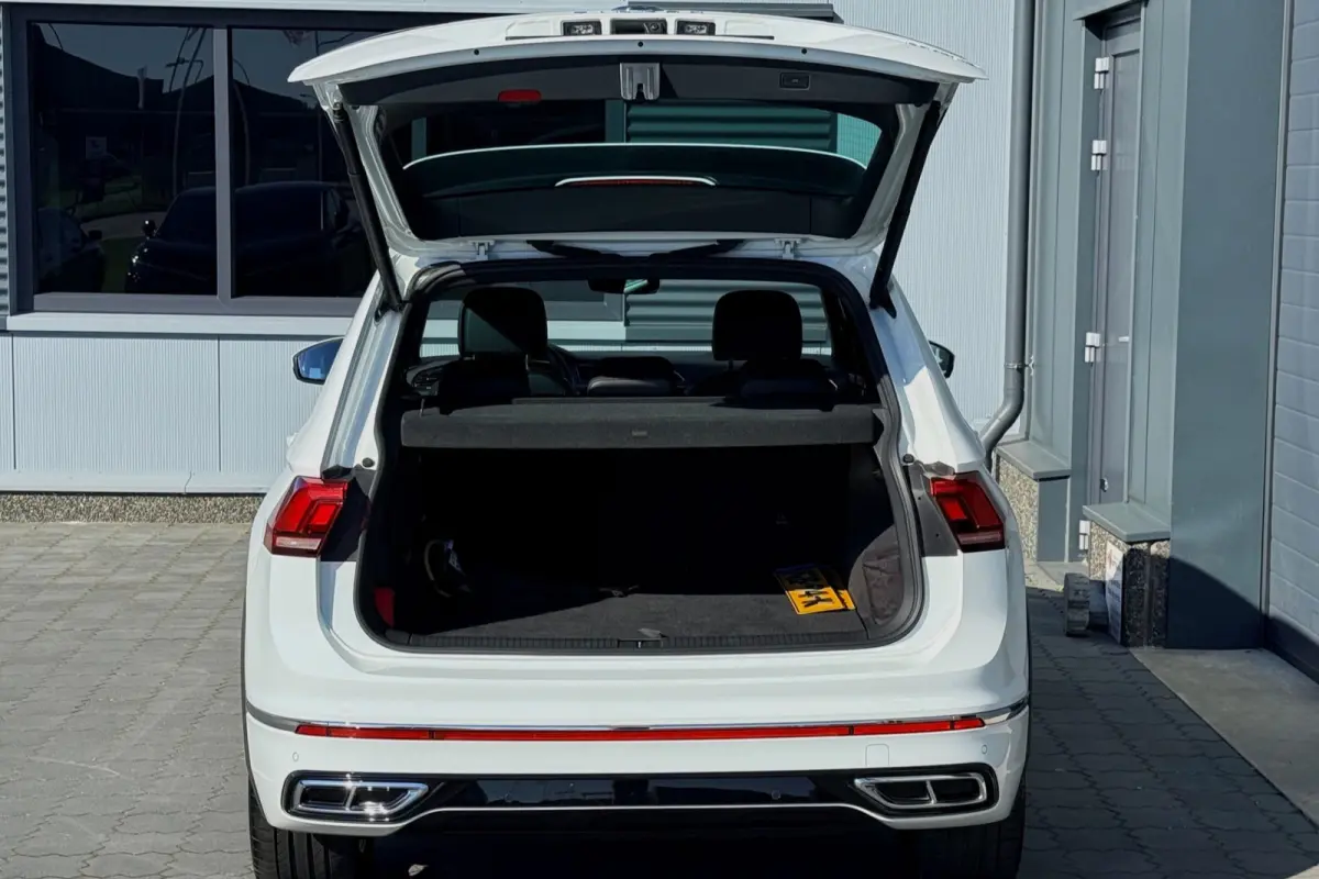 1.4 TSI eHybrid R-Line 245pk PANO LEER IQ LIGHT TREKHAAK 20" 360 CAMERA