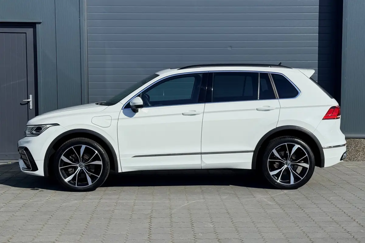 1.4 TSI eHybrid R-Line 245pk PANO LEER IQ LIGHT TREKHAAK 20" 360 CAMERA