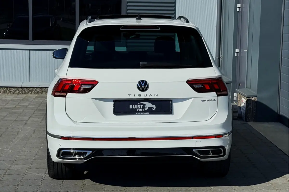 1.4 TSI eHybrid R-Line 245pk PANO LEER IQ LIGHT TREKHAAK 20" 360 CAMERA