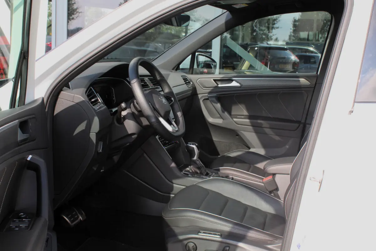 1.4 TSI eHybrid R-Line 245pk PANO LEER IQ LIGHT TREKHAAK 20" 360 CAMERA
