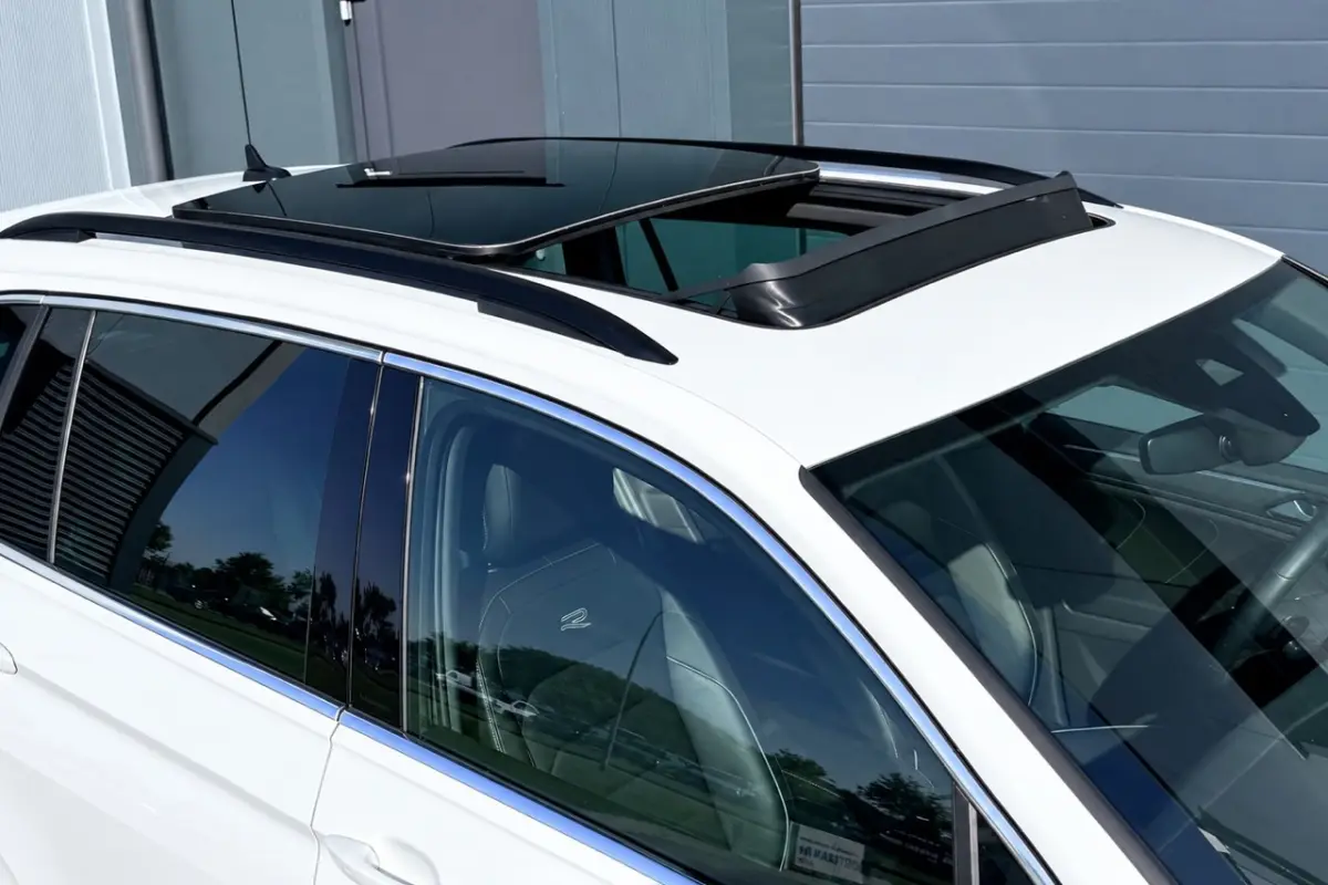 1.4 TSI eHybrid R-Line 245pk PANO LEER IQ LIGHT TREKHAAK 20" 360 CAMERA