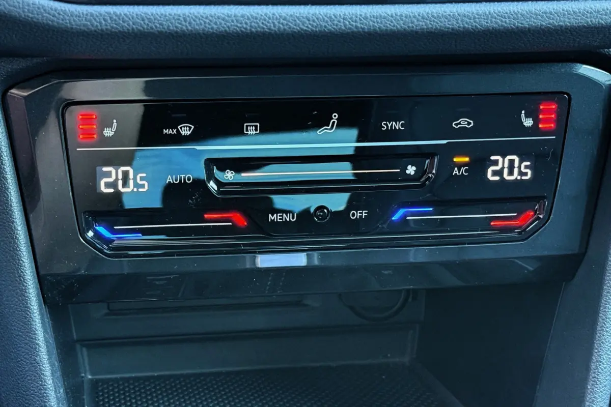 1.4 TSI eHybrid R-Line 245pk PANO LEER IQ LIGHT TREKHAAK 20" 360 CAMERA