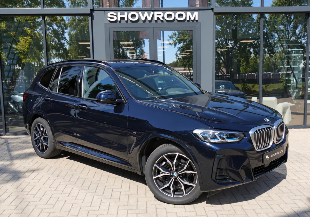 XDrive30i High Executive M PANO KEYLESS H&K