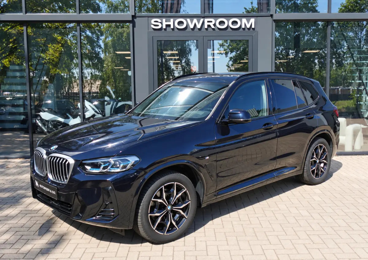 XDrive30i High Executive M PANO KEYLESS H&K