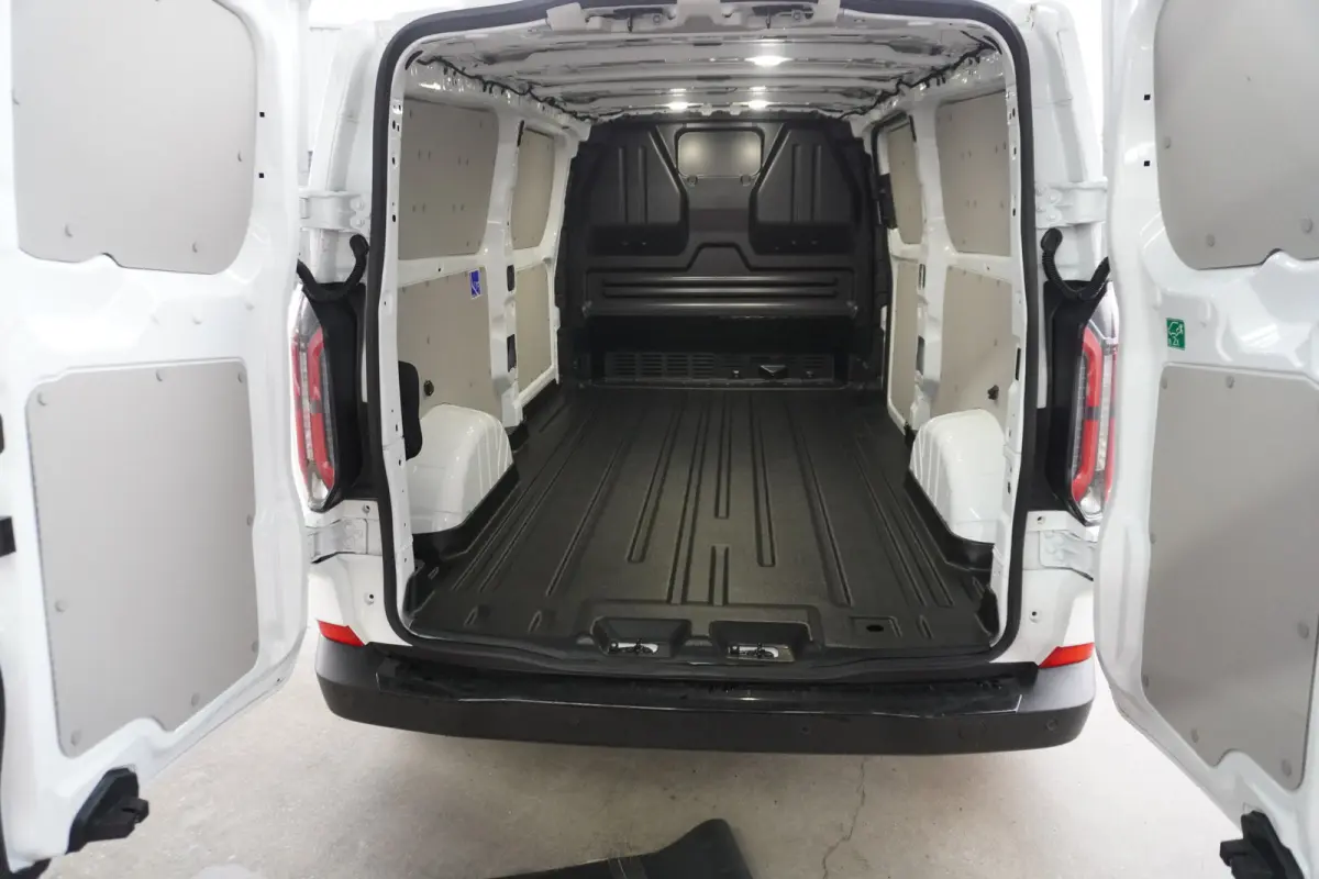 340 L2H1 136PK Trend 65 kWh WLTP 330km Elektrisch DEMO Nr. V220 | Airco | Cruise | Apple CP-Android | Camera | site steps met verlichting voor en achterspoiler | site striping | nr plaat ver