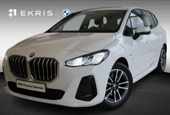 220i | M Sportpakket | Parkeersensoren | Achteruitrij Camera
