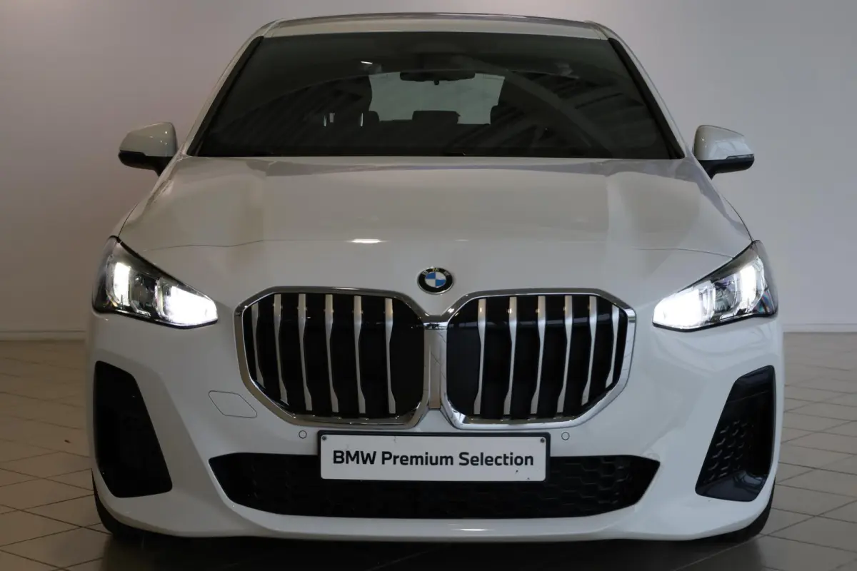 220i | M Sportpakket | Parkeersensoren | Achteruitrij Camera