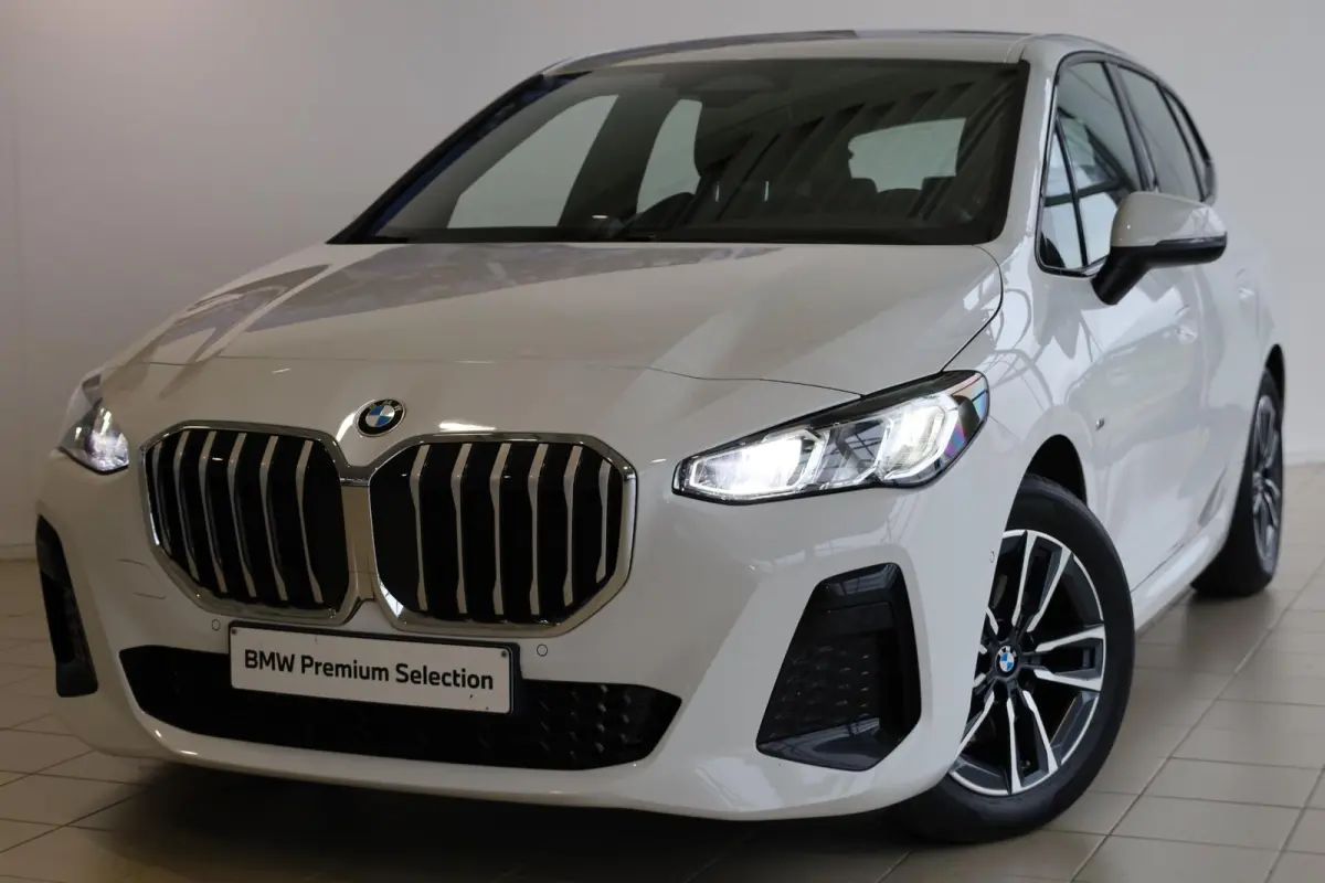 220i | M Sportpakket | Parkeersensoren | Achteruitrij Camera