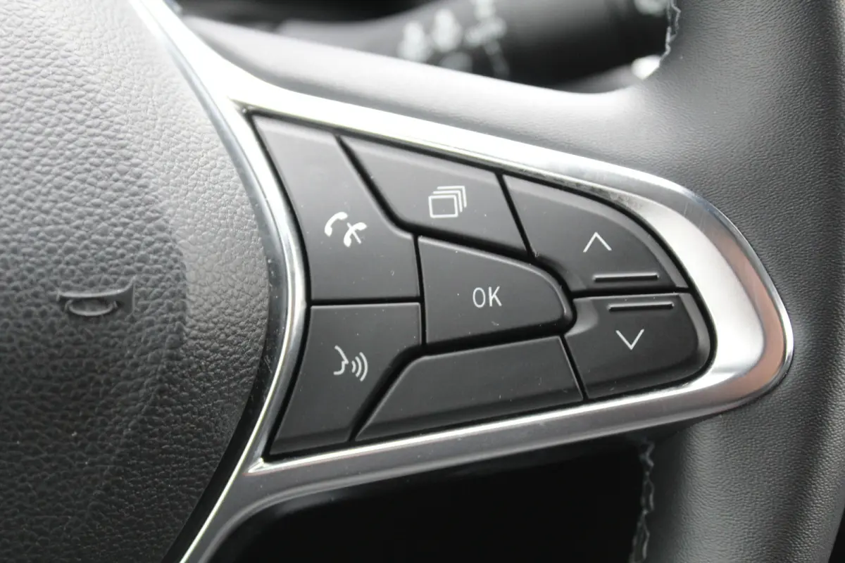 1.0 TCe 90 Intense Techno l Cruise Control l PDC l Achteruitrijcamera l Groot scherm l Virtual cockpit l Keyless l Apple Carplay/ Android auto