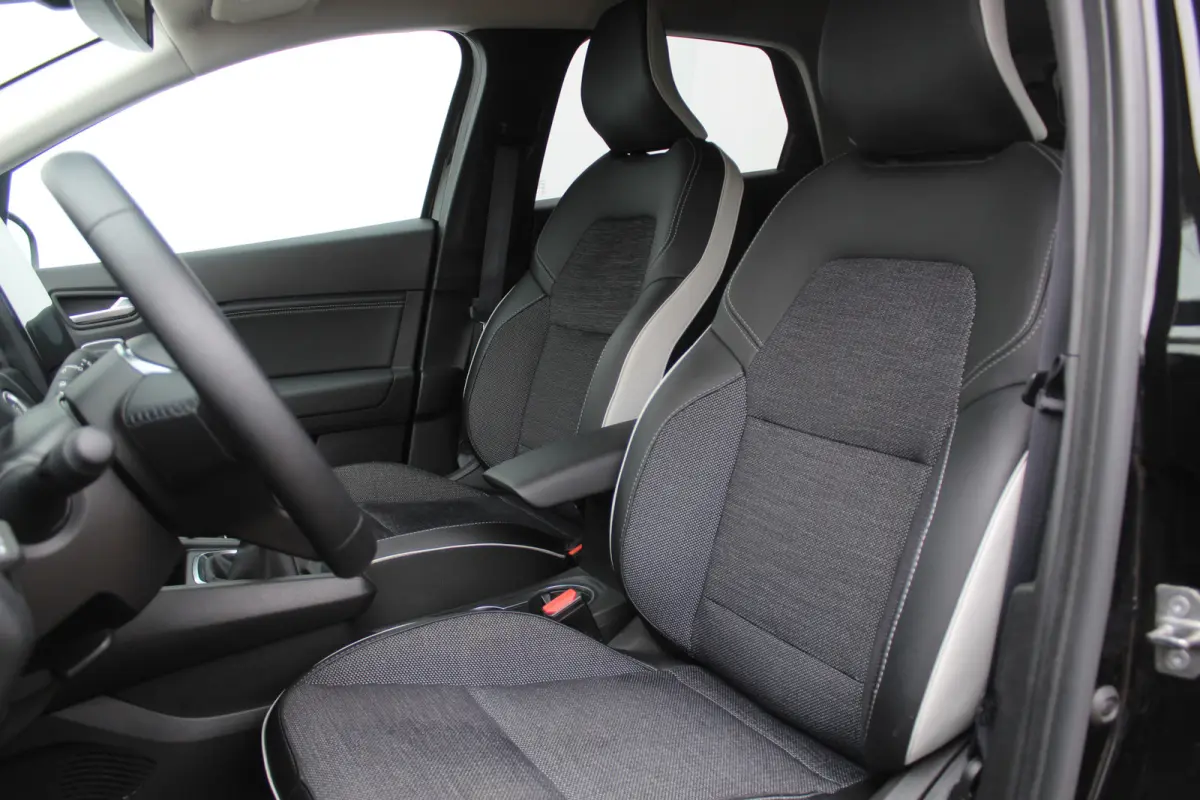 1.0 TCe 90 Intense Techno l Cruise Control l PDC l Achteruitrijcamera l Groot scherm l Virtual cockpit l Keyless l Apple Carplay/ Android auto