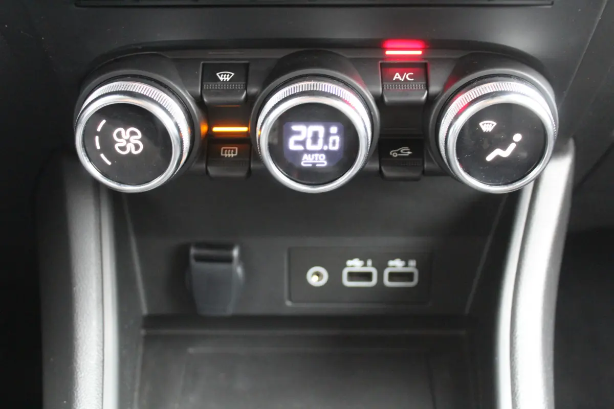 1.0 TCe 90 Intense Techno l Cruise Control l PDC l Achteruitrijcamera l Groot scherm l Virtual cockpit l Keyless l Apple Carplay/ Android auto