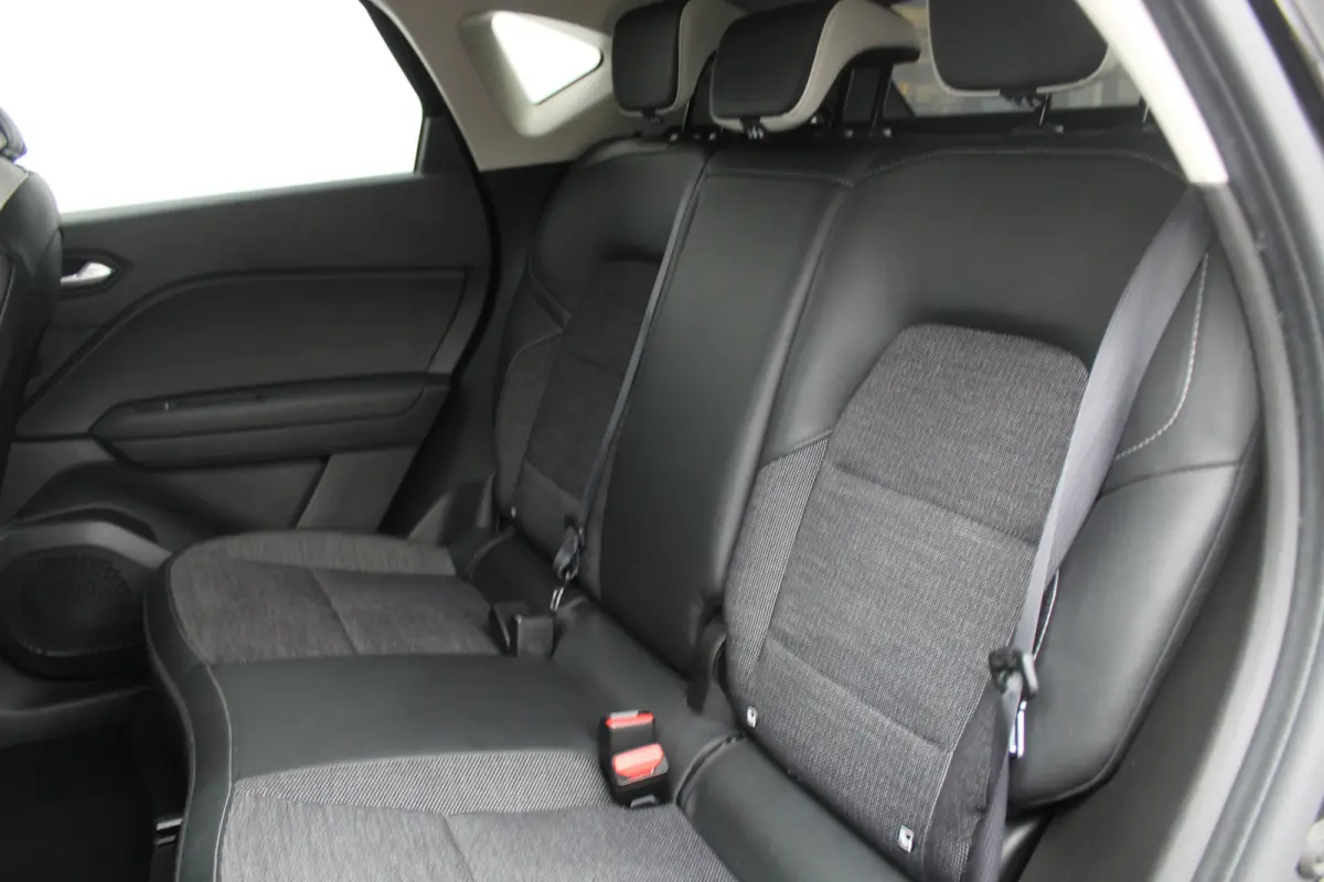 1.0 TCe 90 Intense Techno l Cruise Control l PDC l Achteruitrijcamera l Groot scherm l Virtual cockpit l Keyless l Apple Carplay/ Android auto