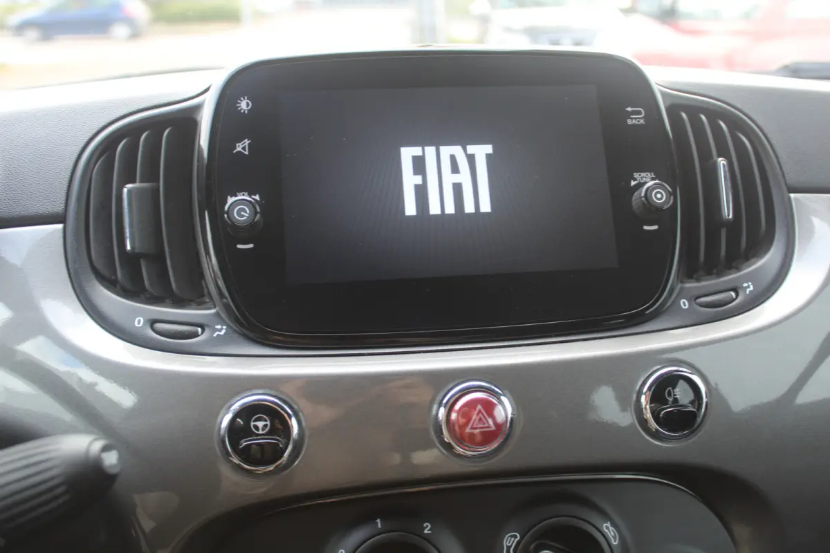 1.0 Hybrid l Cruise Control l Airco l Apple Carplay/ Android Auto l 15 Inch
