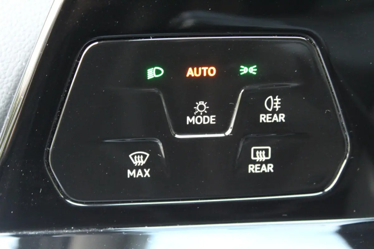 1.0 eTSI Life Business 110PK | Carplay | Elektrische stoelen | Memory Seats | Navi | ECC | Alcantara