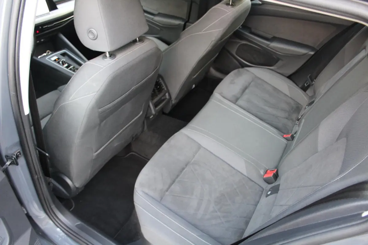 1.0 eTSI Life Business 110PK | Carplay | Elektrische stoelen | Memory Seats | Navi | ECC | Alcantara