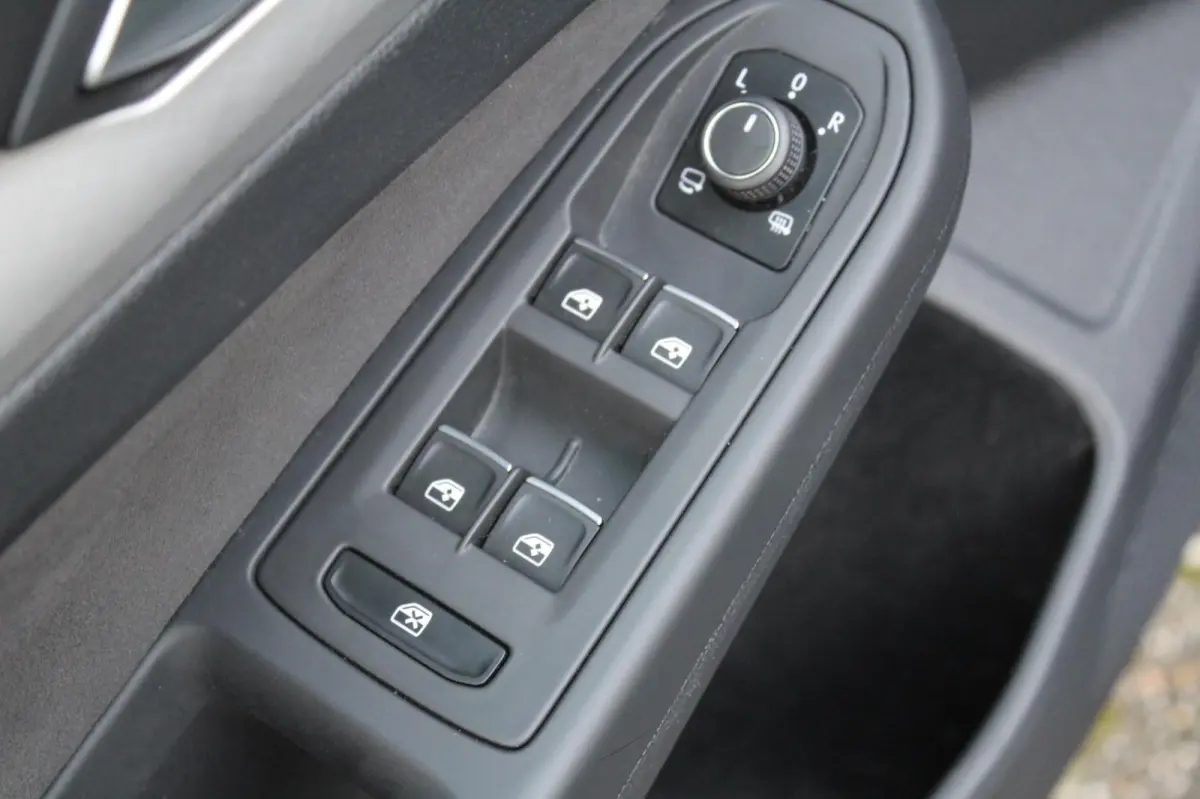 1.0 eTSI Life Business 110PK | Carplay | Elektrische stoelen | Memory Seats | Navi | ECC | Alcantara