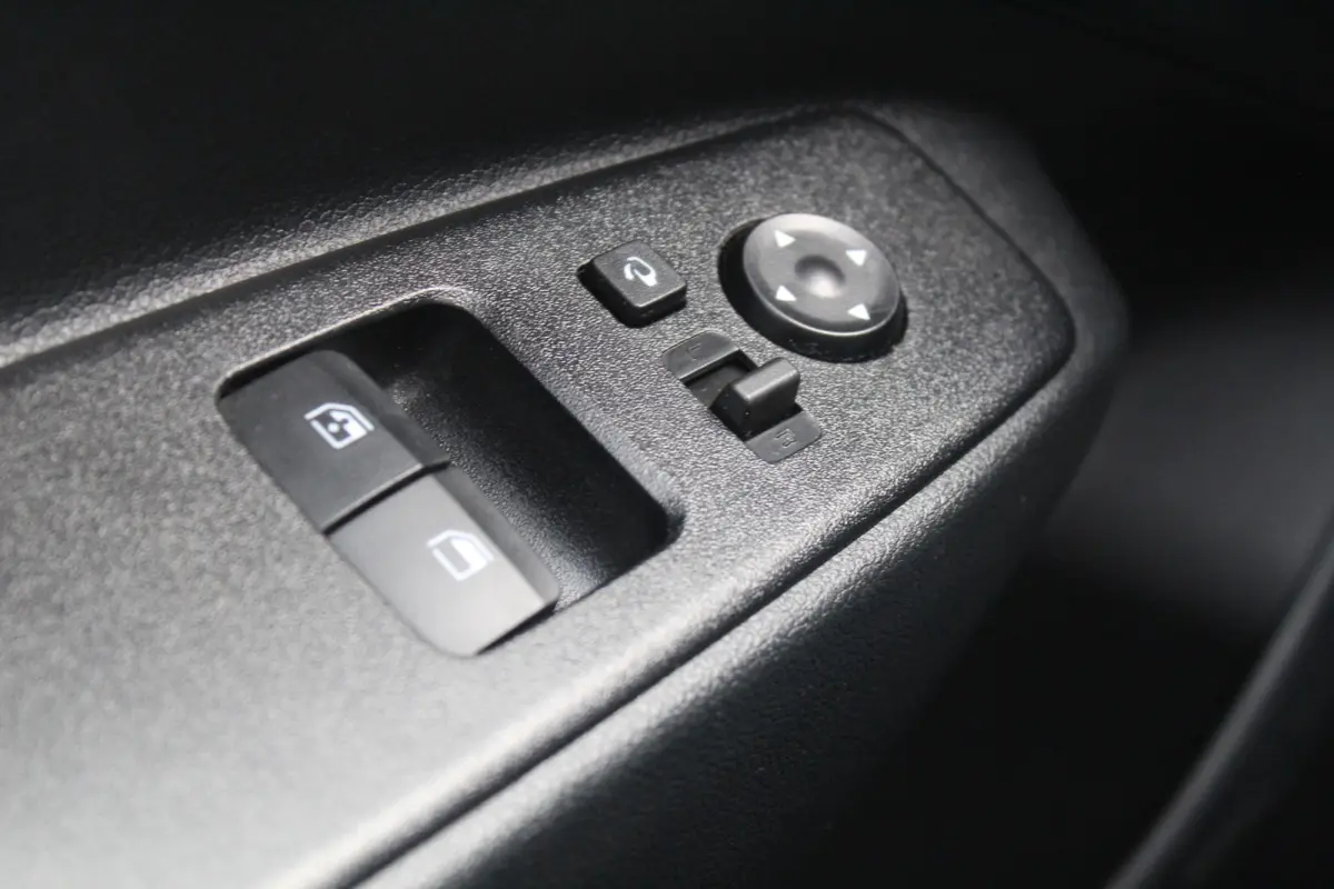 1.0 Comfort Smart l Cruise Control l Lane Assist l Camera l Airco l  NAVI l DAB l Apple Carplay/ Android Auto l Bluetooth