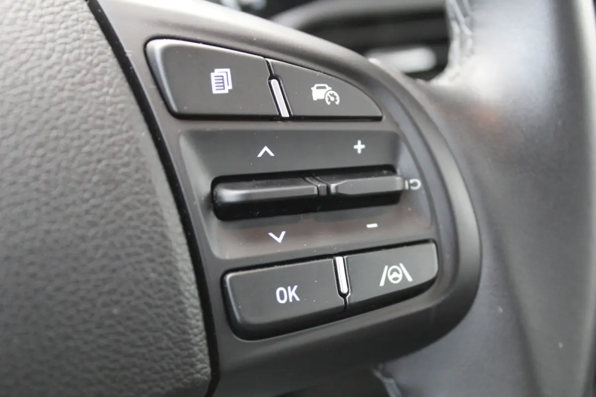 1.0 Comfort Smart l Cruise Control l Lane Assist l Camera l Airco l  NAVI l DAB l Apple Carplay/ Android Auto l Bluetooth