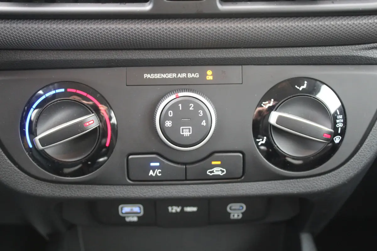 1.0 Comfort Smart l Cruise Control l Lane Assist l Camera l Airco l  NAVI l DAB l Apple Carplay/ Android Auto l Bluetooth