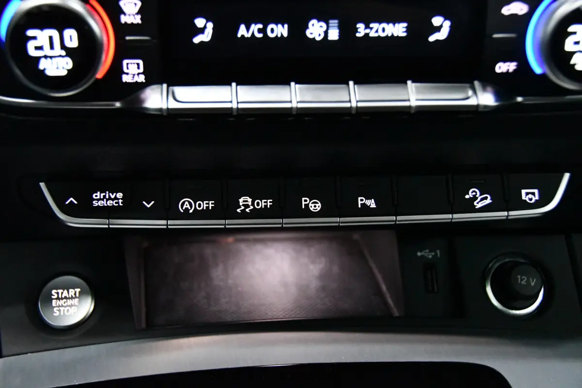 Competition 45TFSI 3X S-Line Pano Matrix camera Blindspot