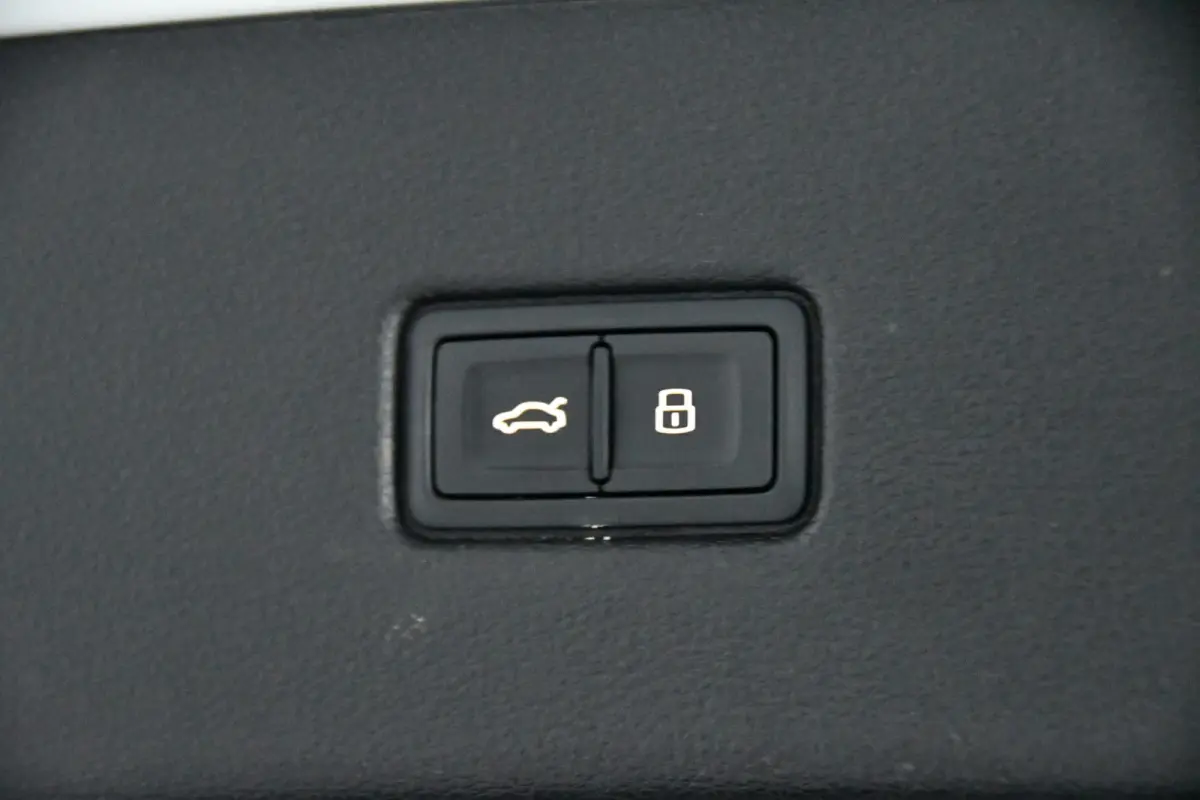 Competition 45TFSI 3X S-Line Pano Matrix camera Blindspot