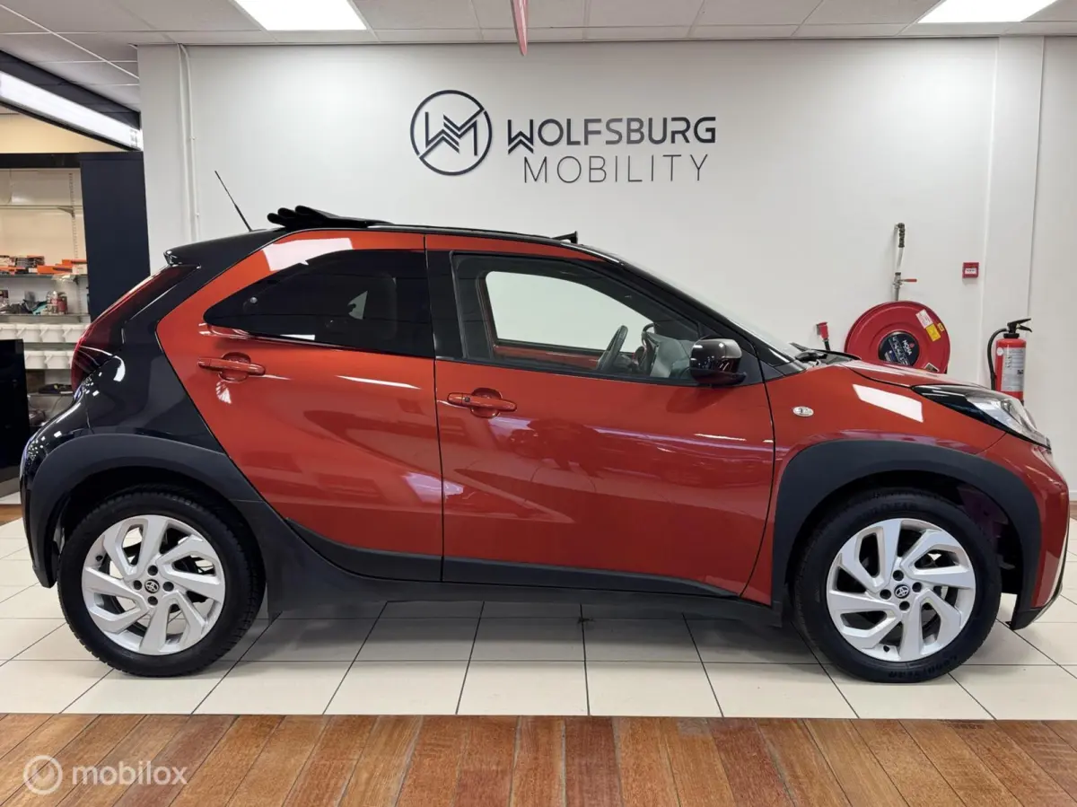 1.0 VVT-i MT Play Cabrio | Line Assist| Climate & Cruise Control | NAV.