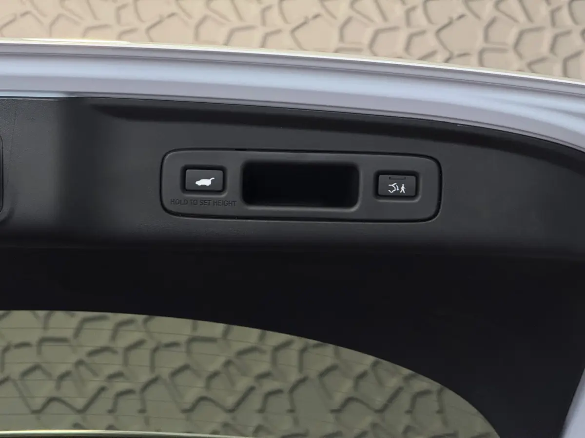 2.0 e:HEV 184 PK STOELVERW CAMERA CARPLAY SPORT ELEK.STOEL PDC Platinum White Pearl