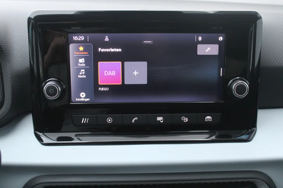 1.0 EcoTSI l Stoelverwarming l Cruise Control l Lane Assist l  PDC l Airco I Clima I Apple CarPlay/ Android Auto