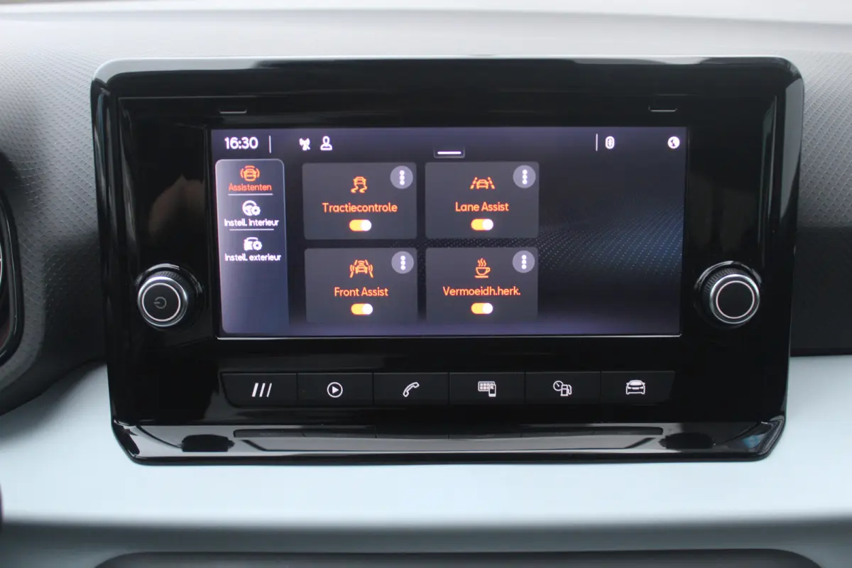 1.0 EcoTSI l Stoelverwarming l Cruise Control l Lane Assist l  PDC l Airco I Clima I Apple CarPlay/ Android Auto