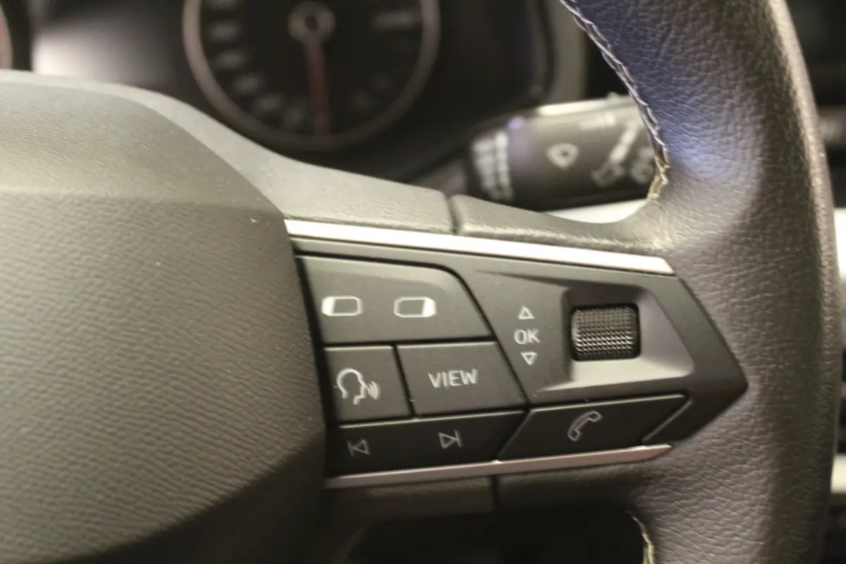 1.0 EcoTSI l Stoelverwarming l Cruise Control l Lane Assist l  PDC l Airco I Clima I Apple CarPlay/ Android Auto