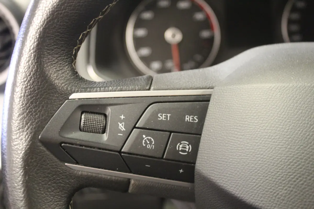 1.0 EcoTSI l Stoelverwarming l Cruise Control l Lane Assist l  PDC l Airco I Clima I Apple CarPlay/ Android Auto