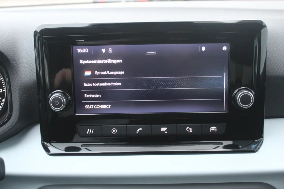 1.0 EcoTSI l Stoelverwarming l Cruise Control l Lane Assist l  PDC l Airco I Clima I Apple CarPlay/ Android Auto