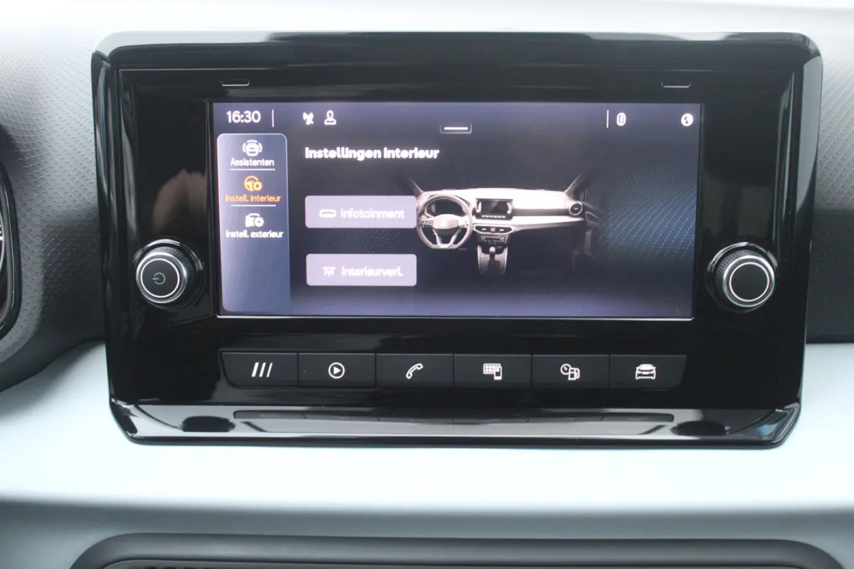 1.0 EcoTSI l Stoelverwarming l Cruise Control l Lane Assist l  PDC l Airco I Clima I Apple CarPlay/ Android Auto