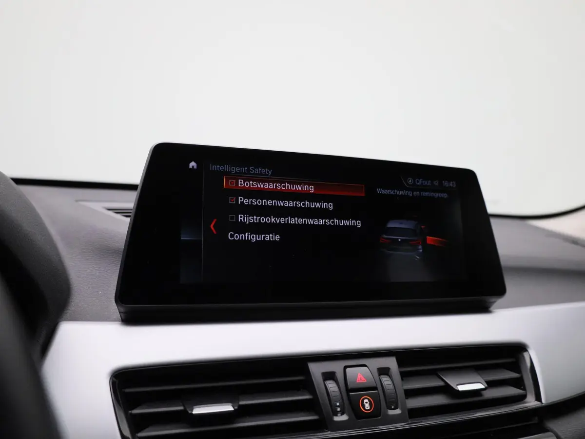 xDrive25e Executive | Automaat | Camera | Navigatie | Climate Control |