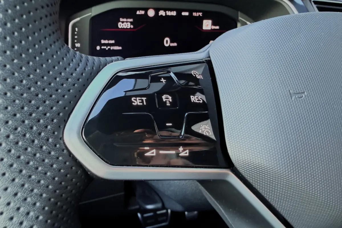 1.4 TSI eHybrid R-Line 245pk PANO TREKHAAK 20" IQ LIGHT KEYLESS