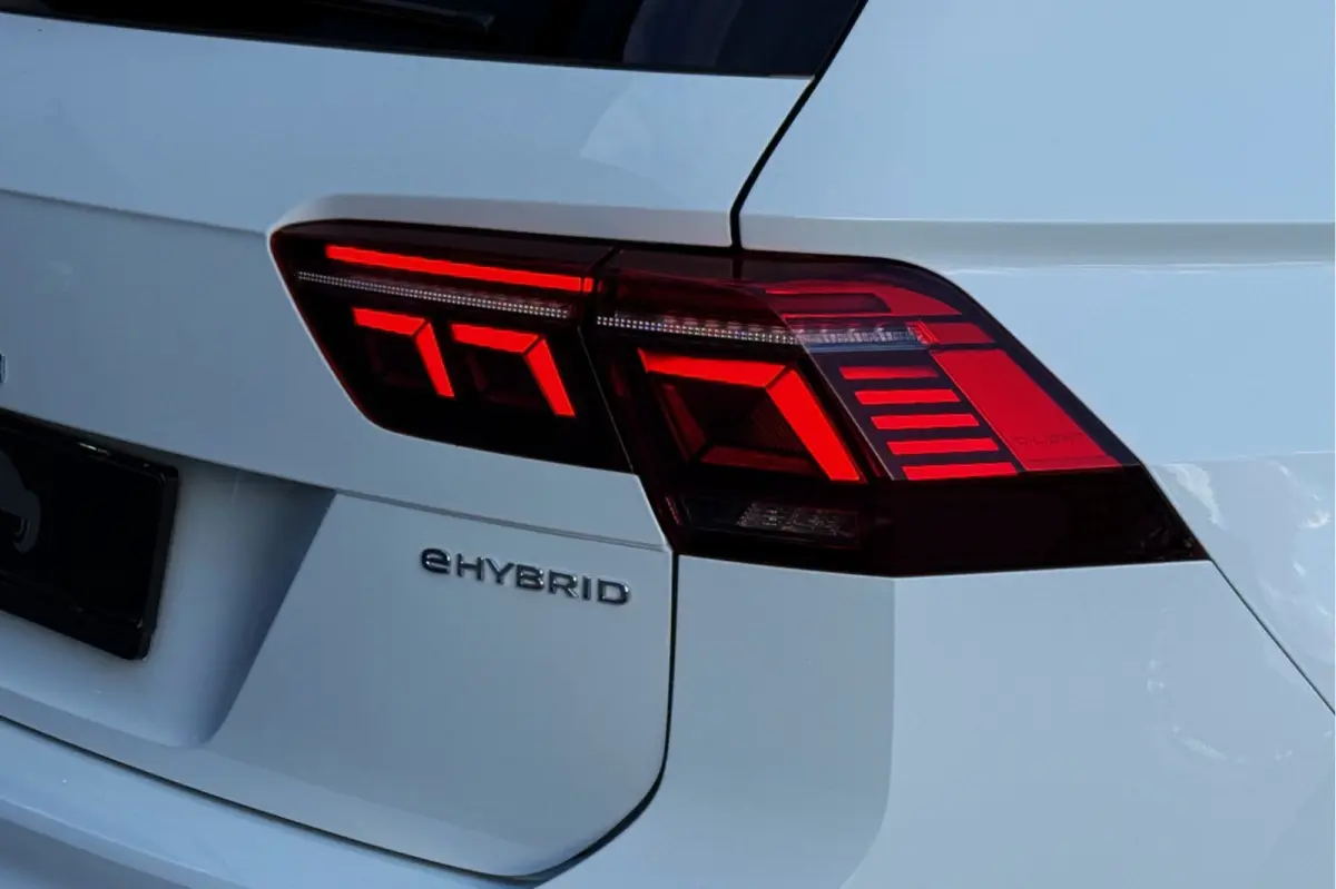1.4 TSI eHybrid R-Line 245pk PANO TREKHAAK 20" IQ LIGHT KEYLESS